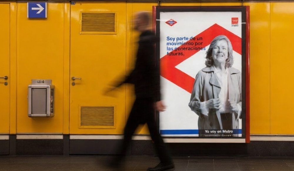 Mupi_vs_Metro_en_metro_Madrid